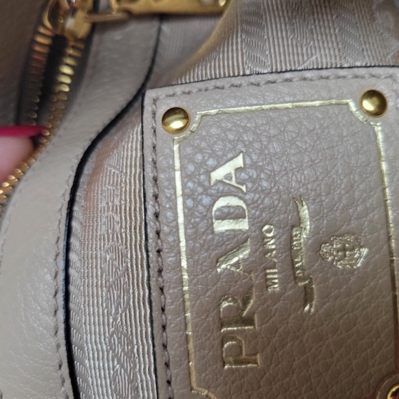 Prada pebble leather crossbody bag - Picture 5 of 7